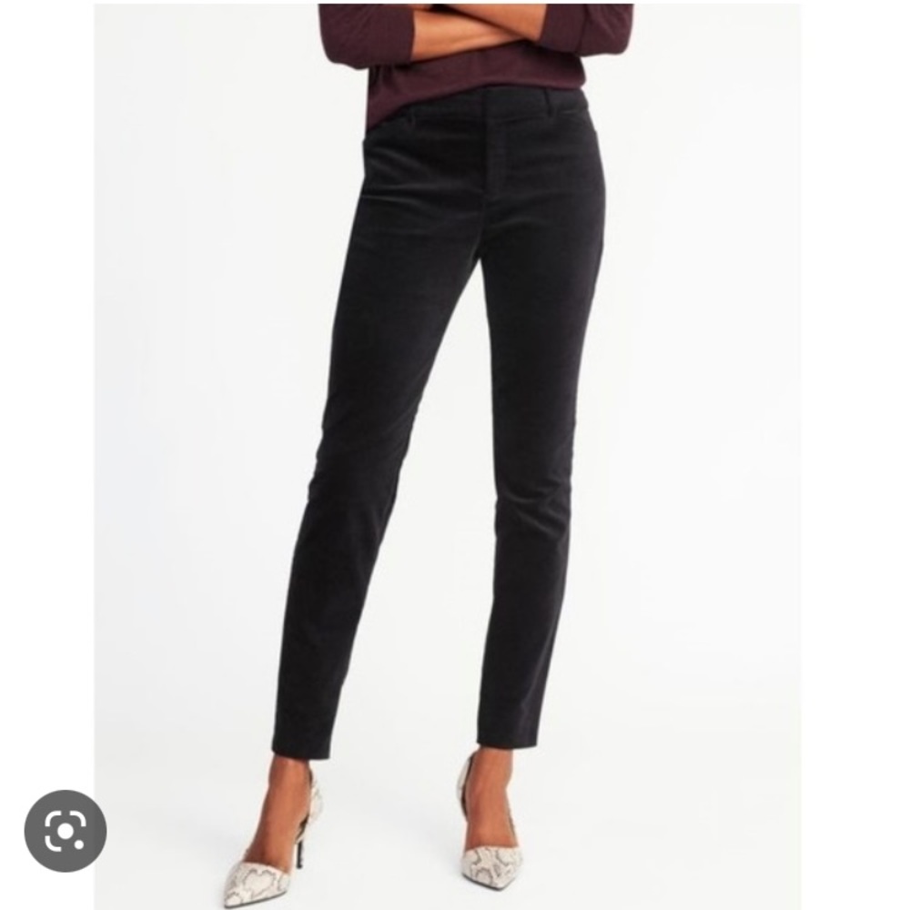 Old Navy black velvet pixie pants - size 4 tall